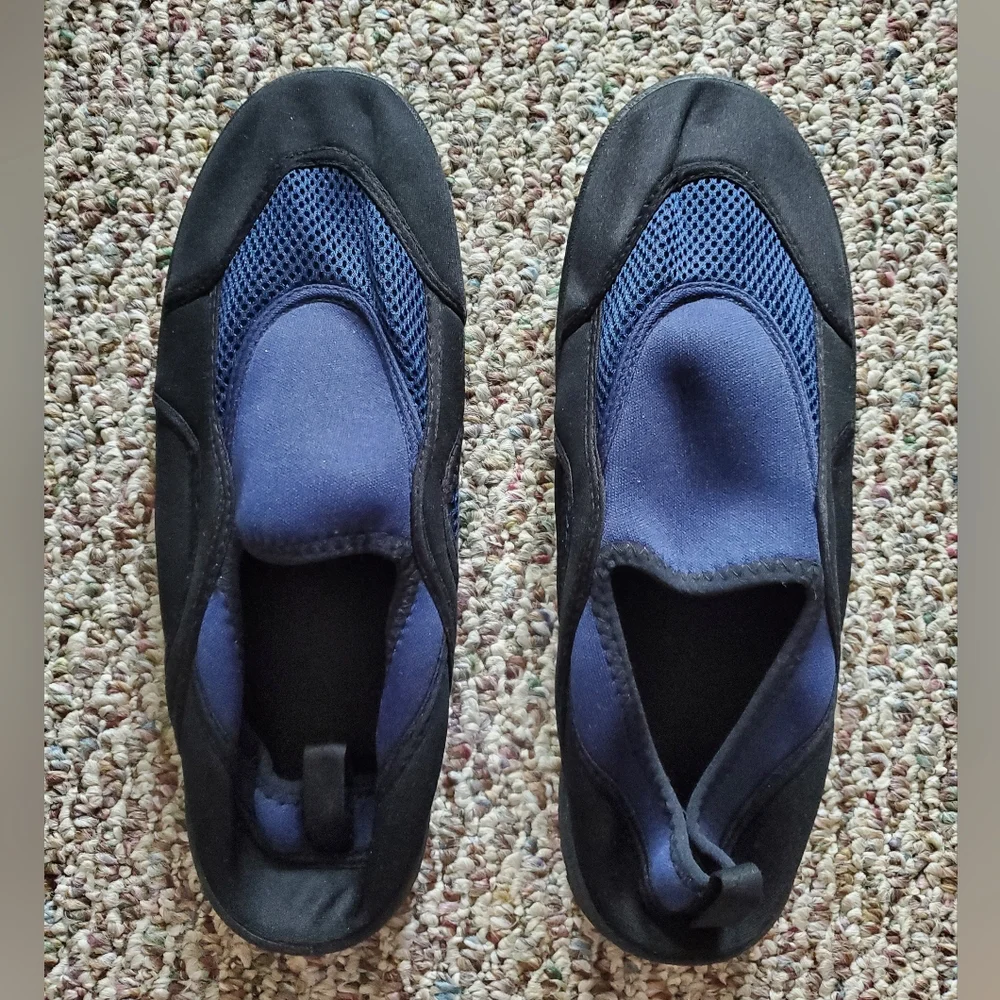 Mens Water Shoes size 11